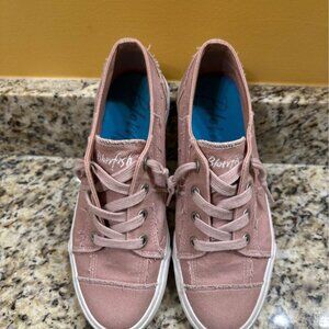 Size 9 Blowfish Rose sneaker.